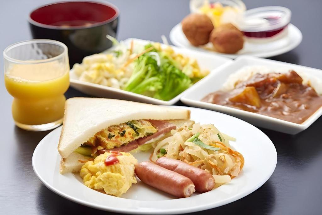 Roco Inn Matsuyama Naha Bagian luar foto