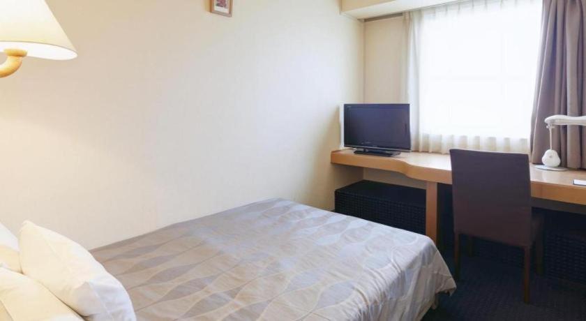 Roco Inn Matsuyama Naha Bagian luar foto