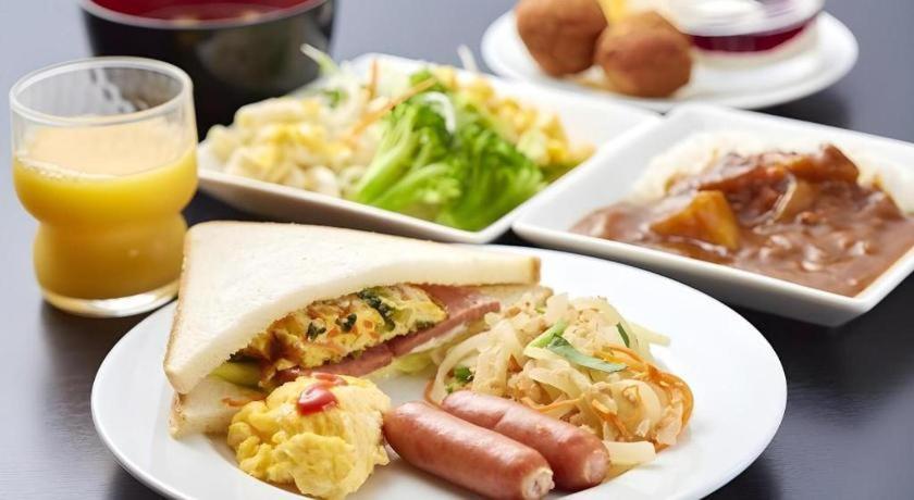 Roco Inn Matsuyama Naha Bagian luar foto