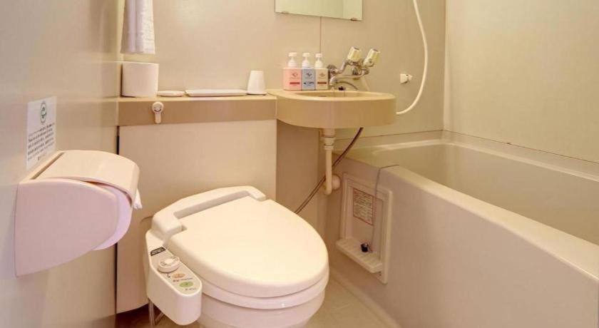 Roco Inn Matsuyama Naha Bagian luar foto