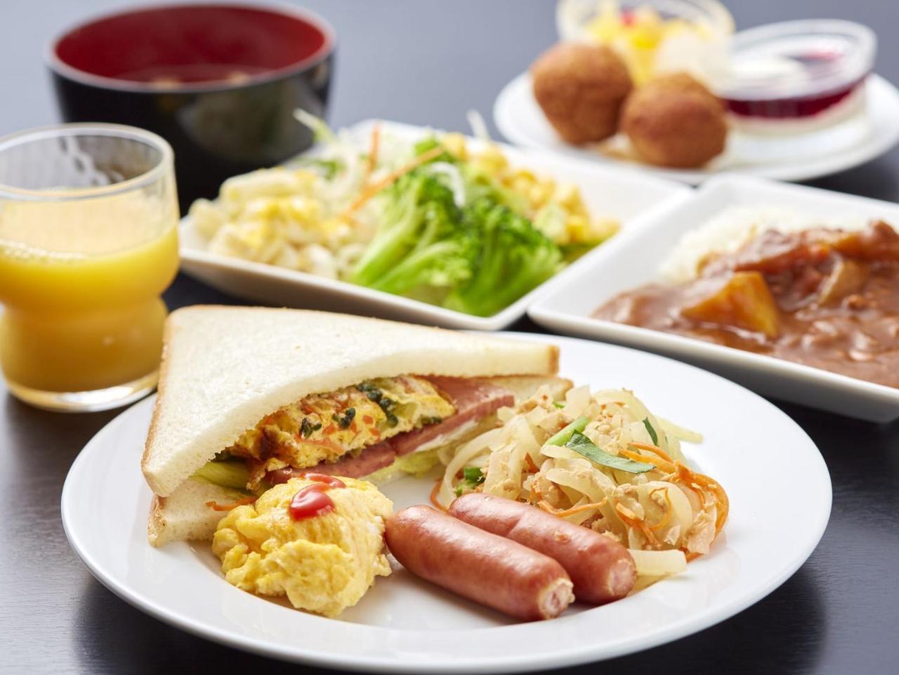 Roco Inn Matsuyama Naha Bagian luar foto
